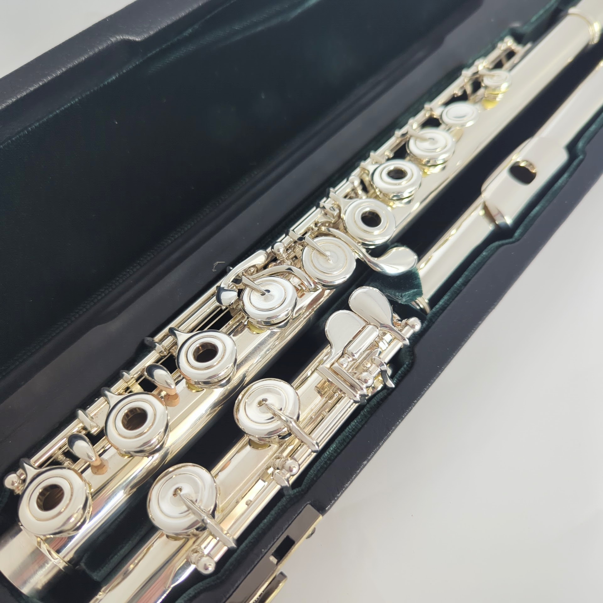 Altus A1107 brittania silver flute open hole